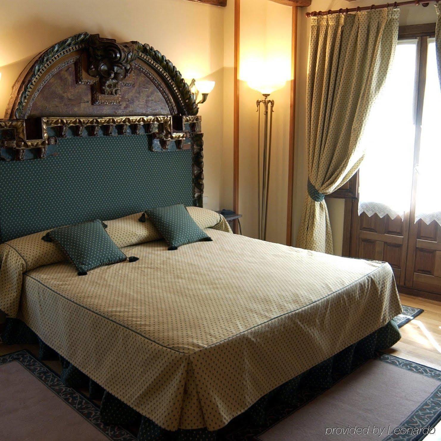 Hotel Alcazar Segovia Zimmer foto